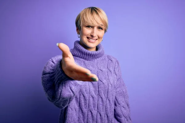 Young Blonde Woman Short Hair Wearing Winter Turtleneck Sweater Purple — Stock Photo, Image