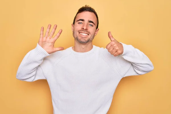 Jeune Homme Beau Avec Les Yeux Bleus Portant Pull Décontracté — Photo