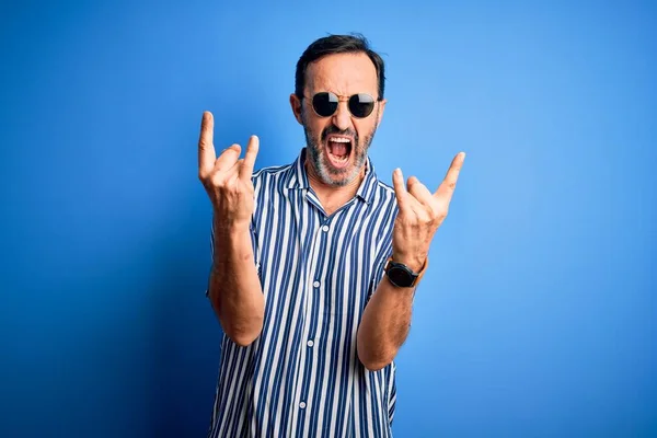 Middle Age Hoary Man Wearing Striped Shirt Sunglasses Isolated Blue — Stock Photo, Image