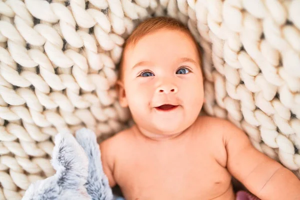 Adorable Baby Lying Blanket Sofa Smiling Happy Home Newborn Smile — ストック写真
