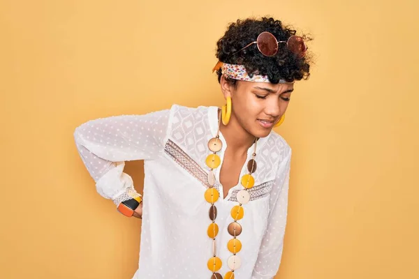 Young Beautiful African American Afro Hippie Woman Wearing Sunglasses Accessories — Stock Photo, Image