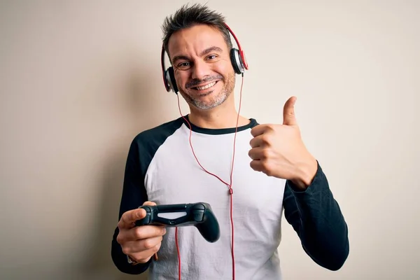 Jovem Jogador Bonito Homem Jogando Videogame Usando Joystick Fones Ouvido — Fotografia de Stock