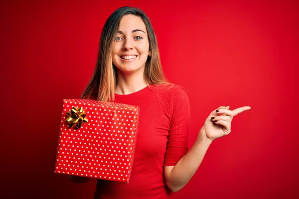 Young Beautiful Blonde Woman Blue Eyes Holding Birthday Gift Red — Stock Photo, Image