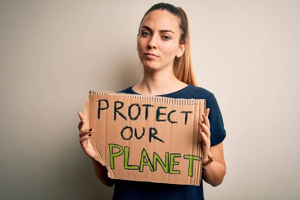 Jovem Mulher Loira Bonita Com Olhos Azuis Pedindo Proteger Planeta — Fotografia de Stock