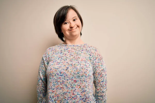 Young Syndrome Woman Standing Isolated Background Happy Cool Smile Face — Stock Photo, Image