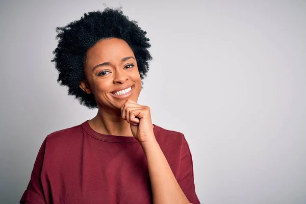 Wanita Muda Afro Afrika Amerika Yang Cantik Dengan Rambut Keriting — Stok Foto