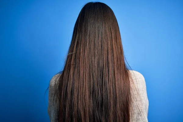 Jonge Mooie Aziatische Vrouw Dragen Casual Trui Staan Blauw Geïsoleerde — Stockfoto