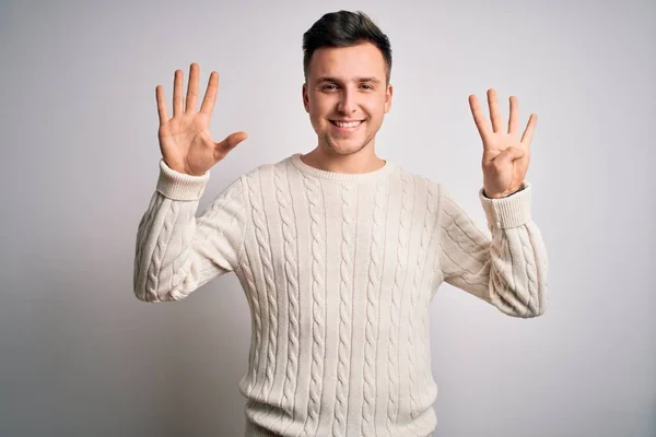 Jovem Bonito Caucasiano Homem Vestindo Casual Inverno Suéter Sobre Branco — Fotografia de Stock