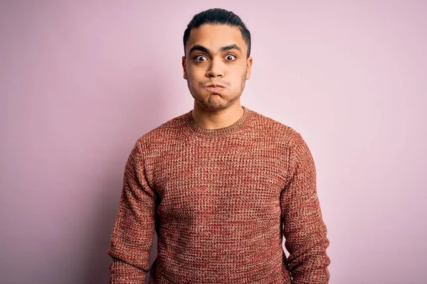 Giovane Uomo Brasiliano Indossa Maglione Casual Piedi Sopra Isolato Sfondo — Foto Stock