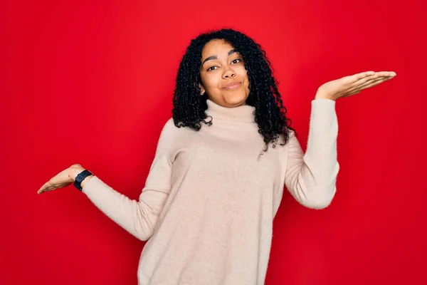 Mujer Rizada Afroamericana Joven Con Suéter Casual Cuello Alto Sobre —  Fotos de Stock