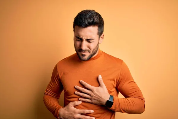 Joven Hombre Guapo Con Barba Usando Suéter Casual Pie Sobre — Foto de Stock