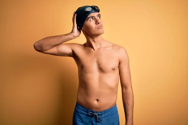 Giovane Bell Uomo Torso Nudo Indossando Costume Bagno Cuffia Nuoto — Foto Stock