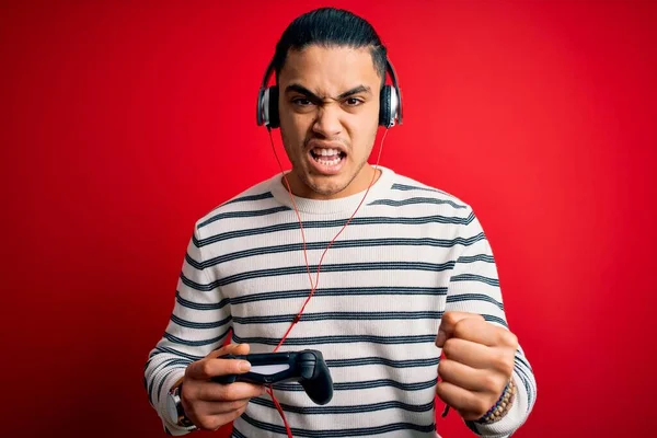 Joven Jugador Brasileño Jugando Videojuegos Con Joystick Auriculares Molesto Frustrado —  Fotos de Stock