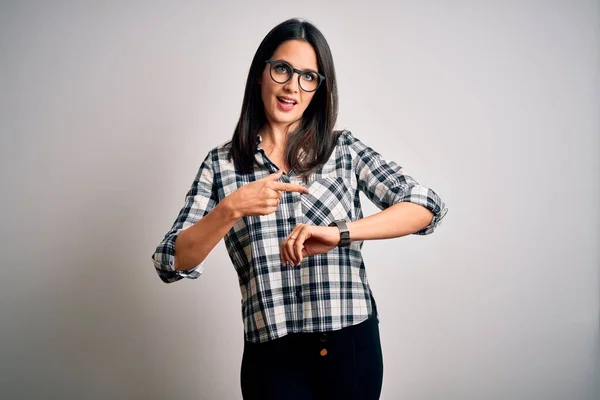 Jeune Femme Brune Aux Yeux Bleus Portant Chemise Décontractée Lunettes — Photo