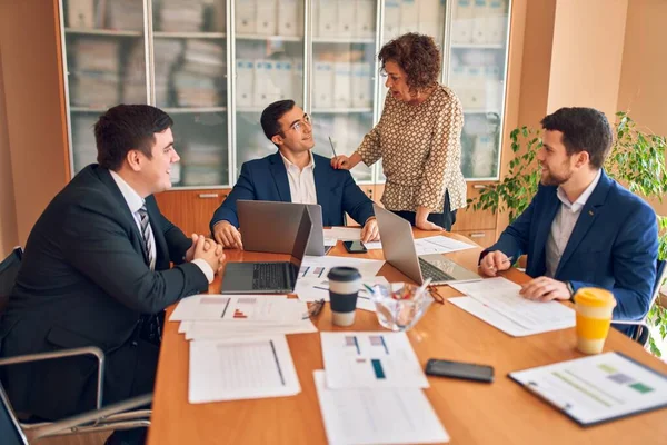 Affärsjurister Träffas Advokatbyrån Professionella Verkställande Partner Som Arbetar Med Finansfrågor — Stockfoto