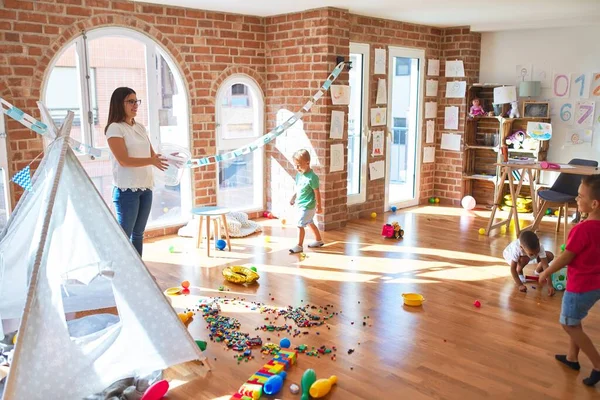 Young Beautiful Teacher Toddlers Playing Basketball Lots Toys Kindergarten — Stock Photo, Image