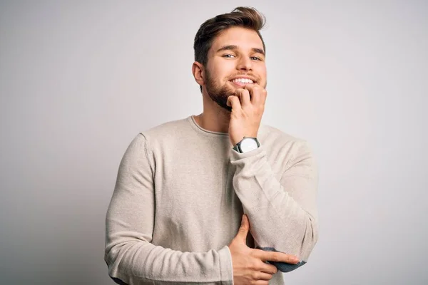 Ung Snygg Blond Man Med Skägg Och Blå Ögon Bär — Stockfoto