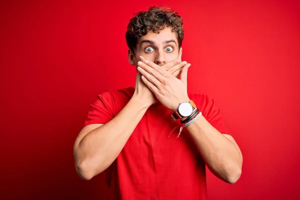 Jeune Homme Blond Beau Aux Cheveux Bouclés Portant Shirt Décontracté — Photo