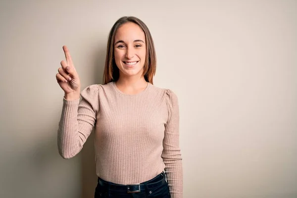 Young Beautiful Woman Wearing Casual Sweater Standing Isolated White Background — 图库照片