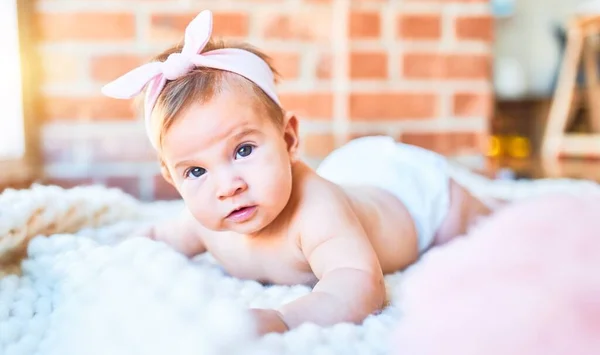 Adorable Bébé Couché Sur Une Couverture Par Terre Maison Nouveau — Photo