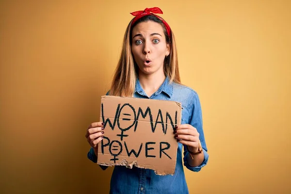 Young Beautiful Blonde Woman Blue Eyes Asking Women Rights Holding — Stock Photo, Image