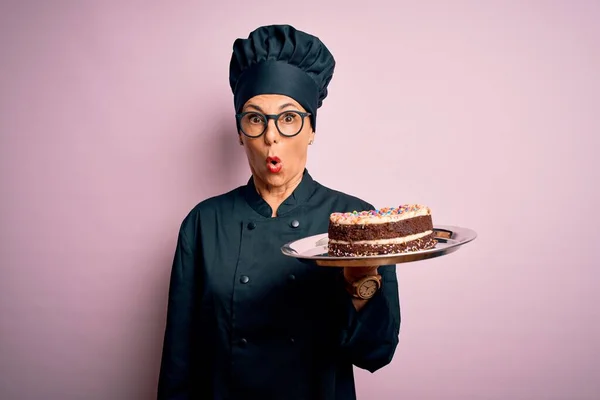 Middle Age Baker Woman Wearing Cooker Uniform Hat Holding Tray — Stock Photo, Image