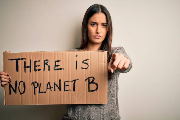 Jovem Bela Ativista Morena Protestando Para Salvar Planeta Segurando Banner — Fotografia de Stock