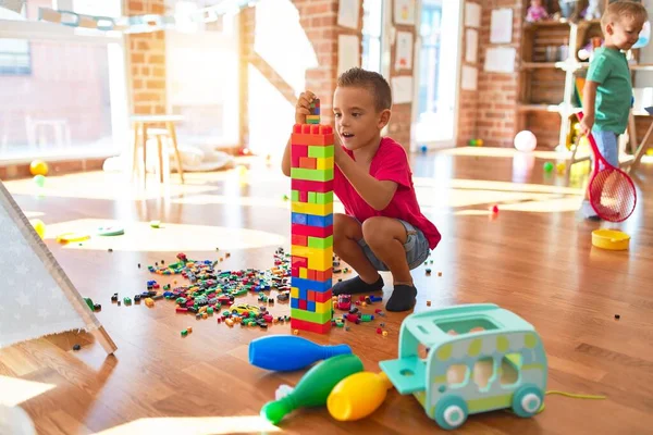 Adorables Tout Petits Jouant Autour Beaucoup Jouets Maternelle — Photo