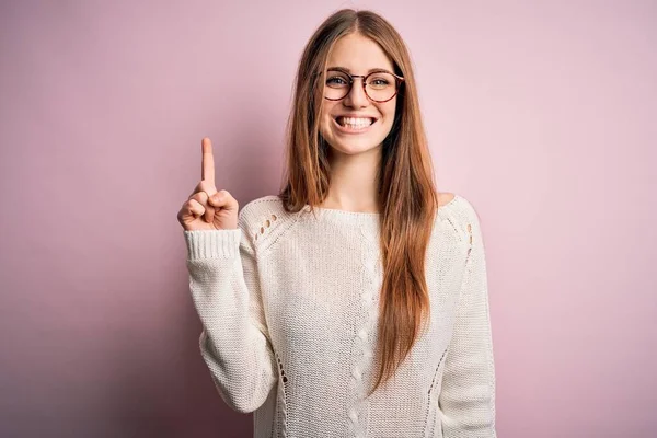 Young Beautiful Redhead Woman Wearing Casual Sweater Glasses Pink Background — Stock Photo, Image