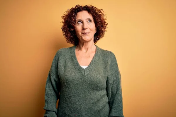 Middle Age Beautiful Curly Hair Woman Wearing Casual Sweater Isolated — Stock Photo, Image