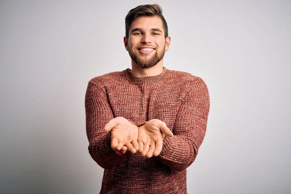 Jovem Loiro Com Barba Olhos Azuis Vestindo Camisola Casual Sobre — Fotografia de Stock