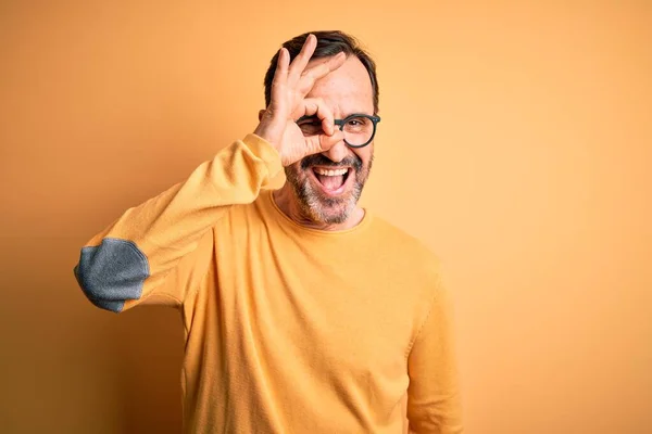 Middle Age Hoary Man Wearing Casual Sweater Glasses Isolated Yellow — Stock Photo, Image