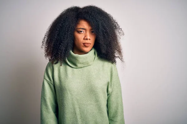 Jonge Mooie Afro Amerikaanse Vrouw Met Afro Haar Draagt Groene — Stockfoto