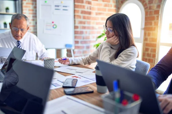 Grupo Trabajadores Empresariales Que Trabajan Juntos Oficina — Foto de Stock