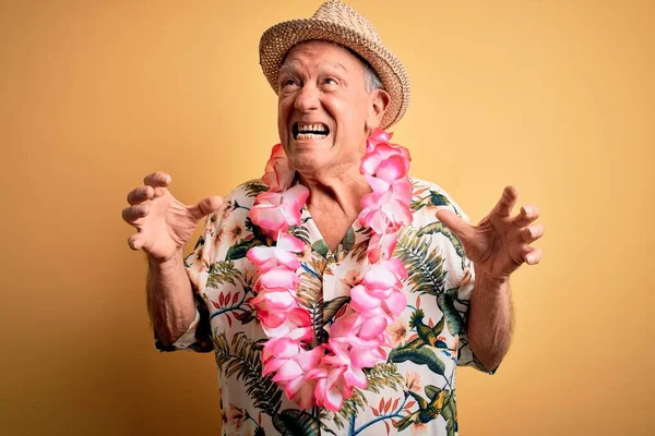 Grey Haired Senior Man Wearing Summer Hat Hawaiian Lei Yellow — Stock Photo, Image