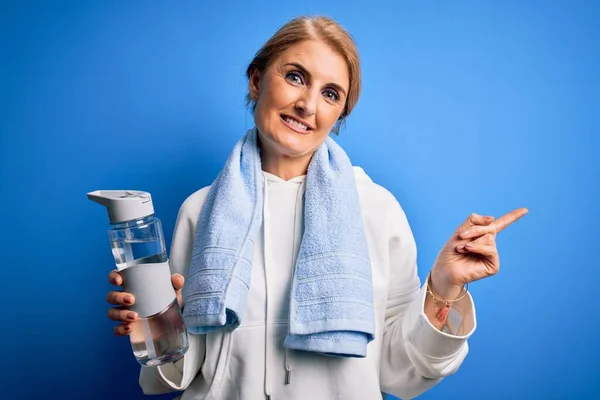 Middle Age Beautiful Blonde Sportswoman Wearing Towel Holding Bottle Water — Stock Photo, Image
