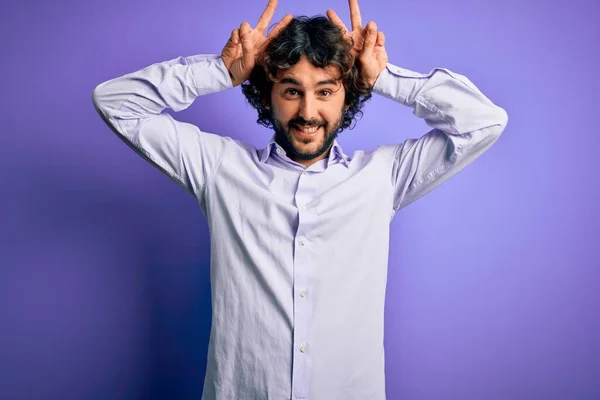 Joven Hombre Negocios Guapo Con Barba Vistiendo Camisa Pie Sobre —  Fotos de Stock