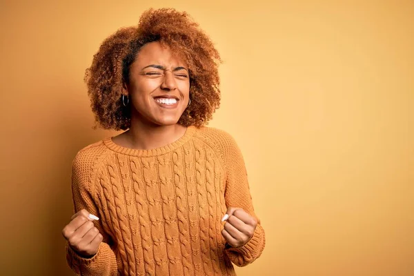 Jovem Mulher Afro Afro Afro Afro Bonita Africano Com Cabelo — Fotografia de Stock