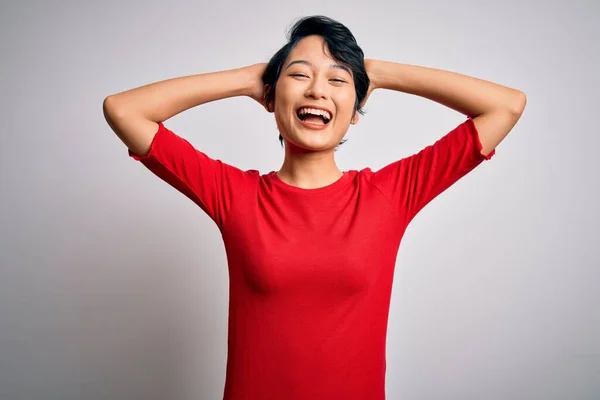 Jong Mooi Aziatisch Meisje Dragen Casual Rood Shirt Staande Geïsoleerde — Stockfoto