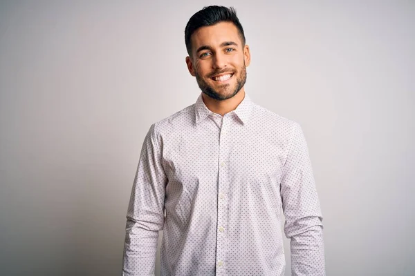 Jonge Knappe Man Met Een Elegant Shirt Een Geïsoleerde Witte — Stockfoto