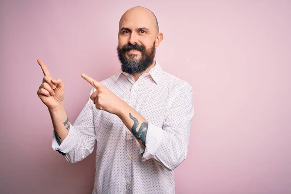 Bello Uomo Calvo Con Barba Che Indossa Camicia Elegante Sfondo — Foto Stock