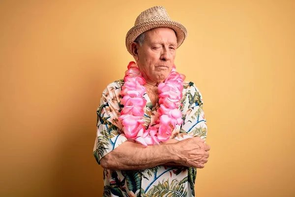 Homme Âgé Aux Cheveux Gris Portant Chapeau Été Lei Hawaïen — Photo