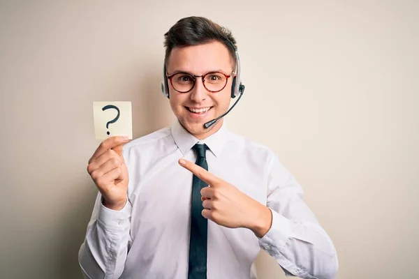 Jonge Call Center Operator Man Het Dragen Van Headset Met — Stockfoto