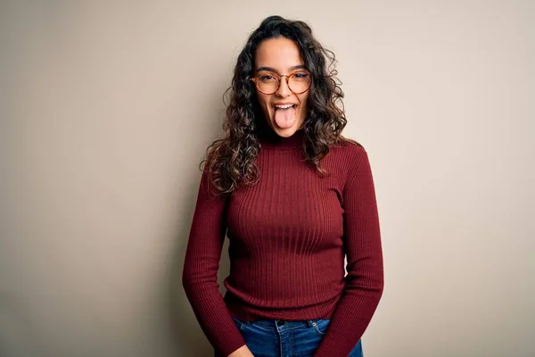 Mulher Bonita Com Cabelo Encaracolado Vestindo Camisola Casual Óculos Sobre — Fotografia de Stock