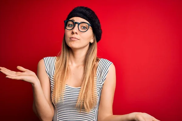 Beautiful Blonde Woman Blue Eyes Wearing French Beret Glasses Red — Stock Photo, Image