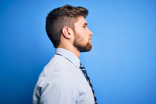 Junger Blonder Geschäftsmann Mit Bart Und Blauen Augen Elegantes Hemd — Stockfoto