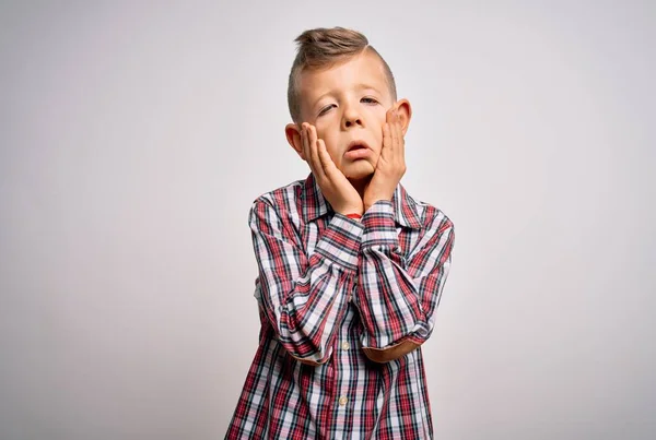 Jonge Kleine Blanke Jongen Met Blauwe Ogen Dragen Elegante Shirt — Stockfoto