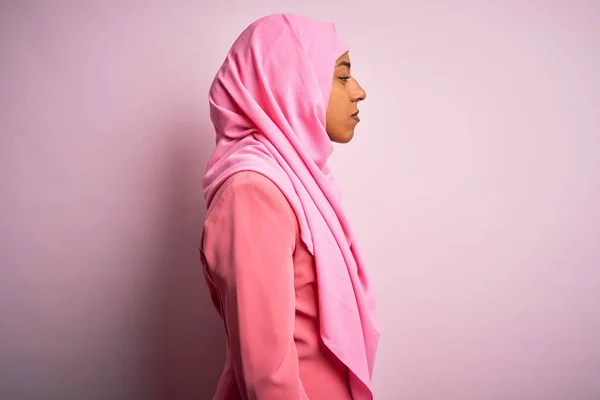 Νεαρή Αφρο Αμερικανίδα Γυναίκα Που Φοράει Muslim Hijab Πάνω Από — Φωτογραφία Αρχείου