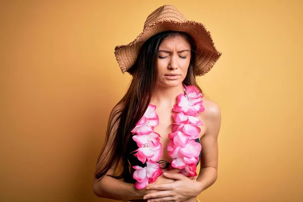 Молодая Красивая Женщина Голубыми Глазами Отпуске Бикини Гавайских Леях Рукой — стоковое фото