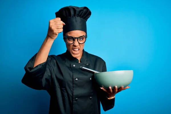 Ung Afrikansk Amerikansk Kock Flicka Bär Spis Uniform Och Hatt — Stockfoto